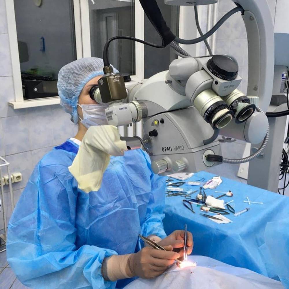 В Кемерове врачи достали часть ножа из глаза пациента