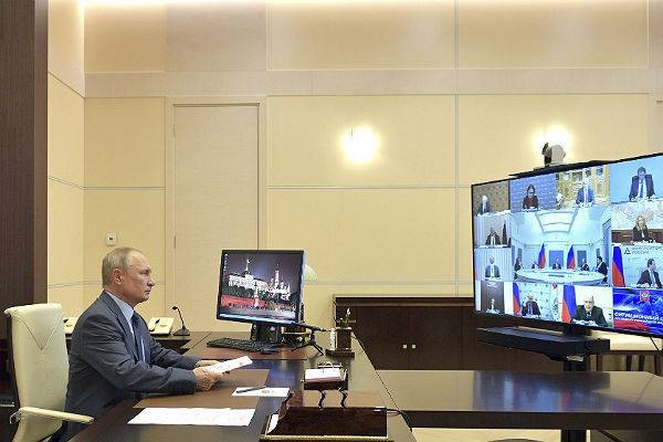 Путин изучит советы по отмене ограничений из-за коронавируса