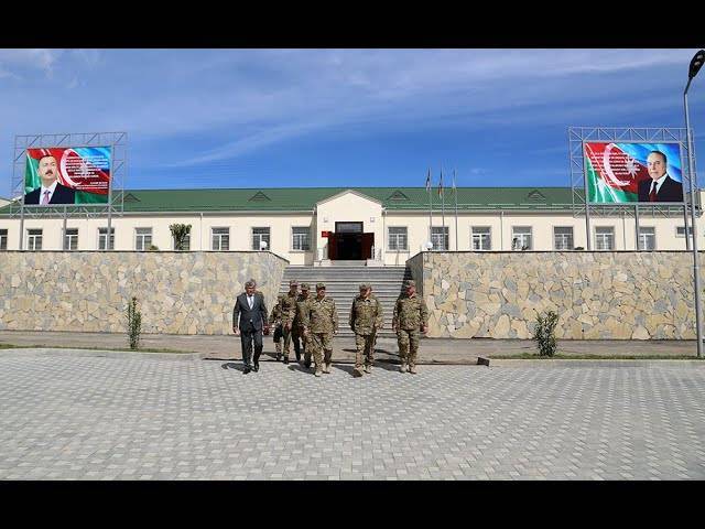 Министр проверил строительство воинской части в прифронтовой зоне.ВИДЕО
