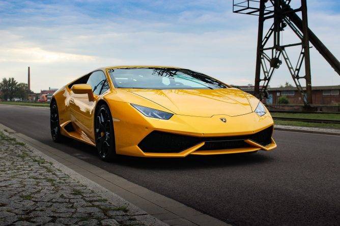 5-летний мальчик взял машину родителей и поехал покупать себе Lamborghini