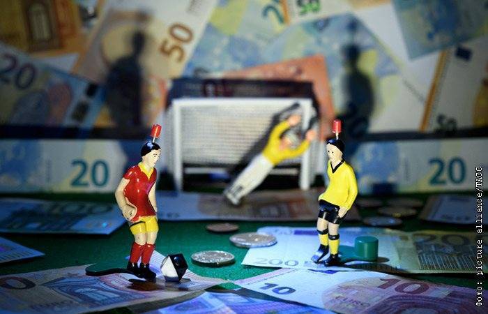 Эксперты предрекли рынку футбольных трансферов в Европе потерю €10 млрд из-за COVID-19