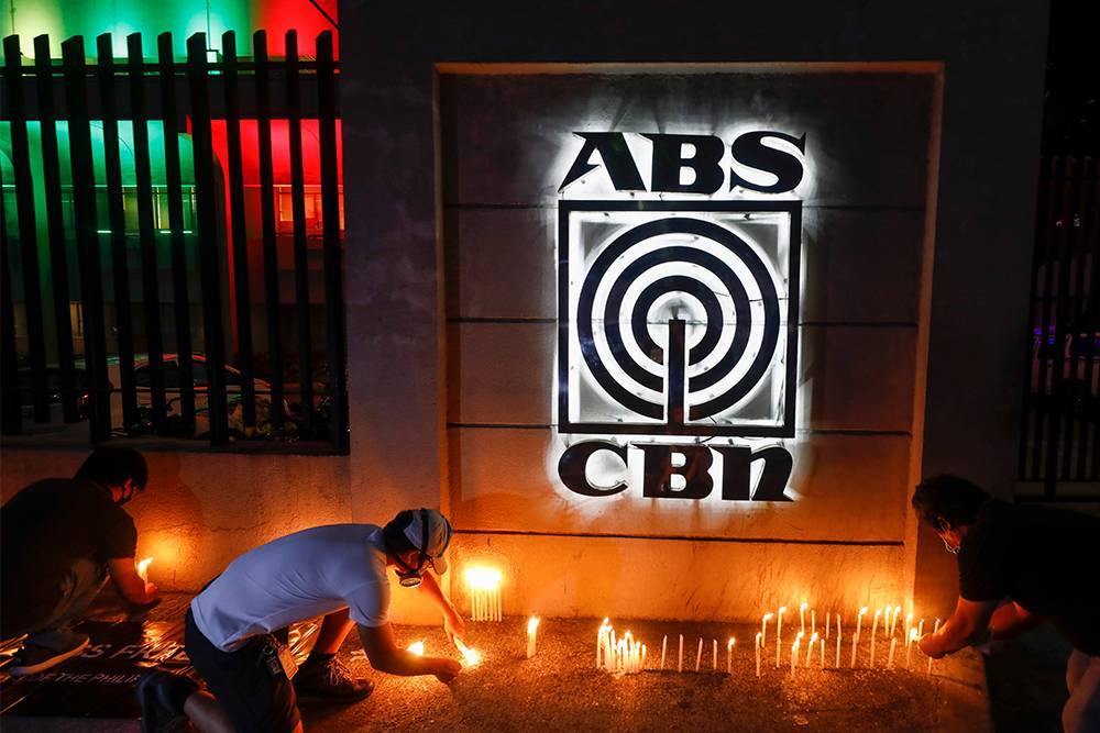 На Филиппинах отключили от вещания крупнейший телеканал после критики президента