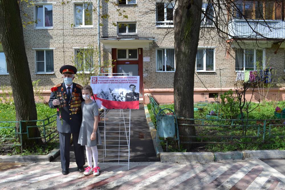 Росгвардейцы провели парад у дома 95-летнего ветерана ВОВ Михаила Пучкова