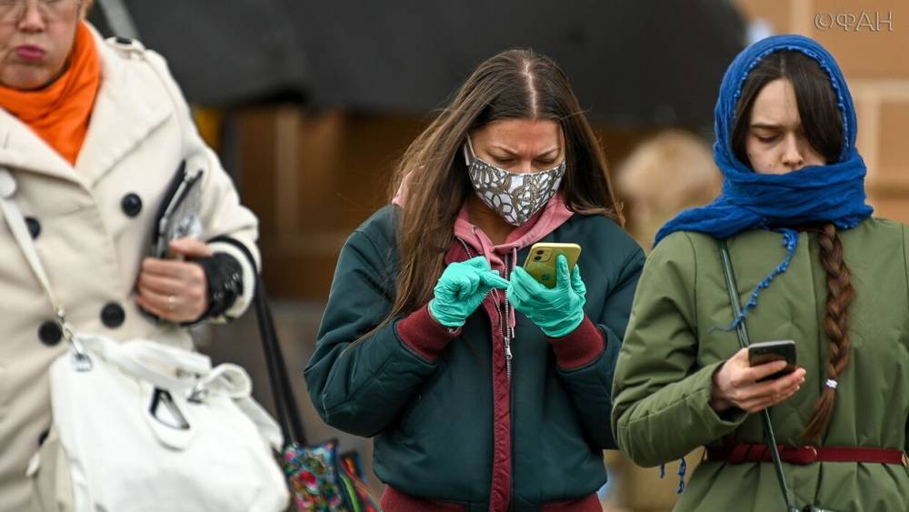Власти Москвы назвали стоимость масок и перчаток в метро
