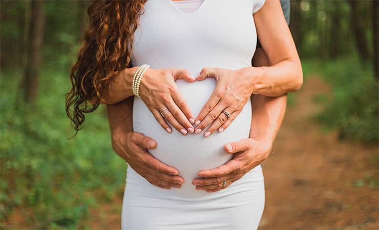 Надо ли прерывать беременность, если заболела COVID? Медики ответили на важные для женщин вопросы
