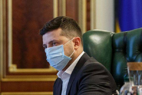 Зеленский официально отказался ехать в Минск на парад 9 мая