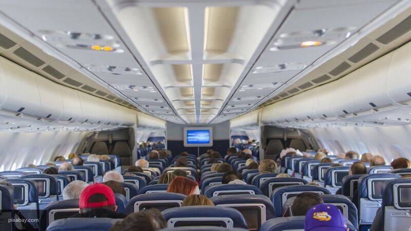 Frontier Airlines позволит выкупать соседние кресла в самолете для соблюдения соцдистанции