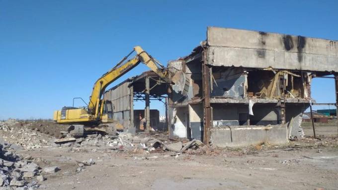 Территорию бывшей стройплощадки "Горская" в Петербурге освобождают от зданий