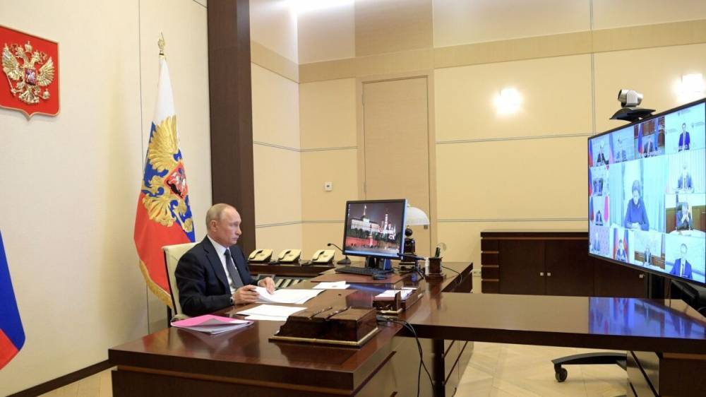 Путин назвал абсолютно правильной передачу регионам полномочий по борьбе с COVID-19