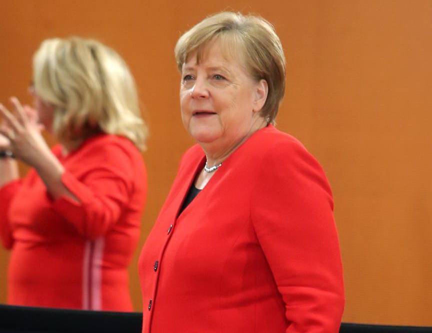 Германия смягчает ограничения, касающиеся социальных контактов