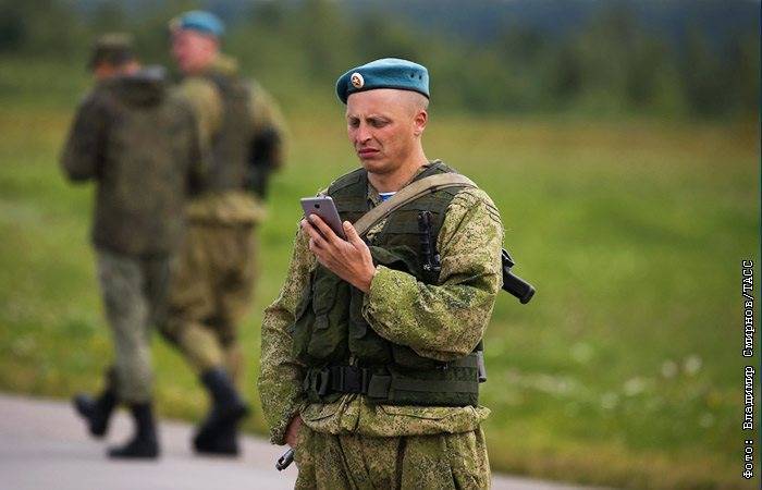 Российским военным запретили пользоваться гаджетами на службе