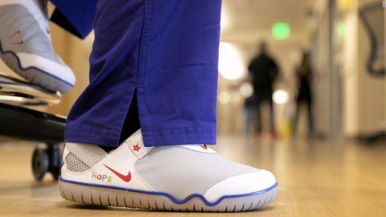Nike пожертвует 30 тыс. пар кроссовок медработникам, которые борются с коронавирусом на передовой