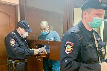 Суд со второго раза арестовал напавшего на полицейского россиянина