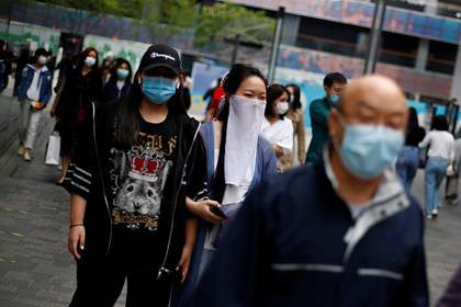 Последний город Китая понизил уровень угрозы коронавируса