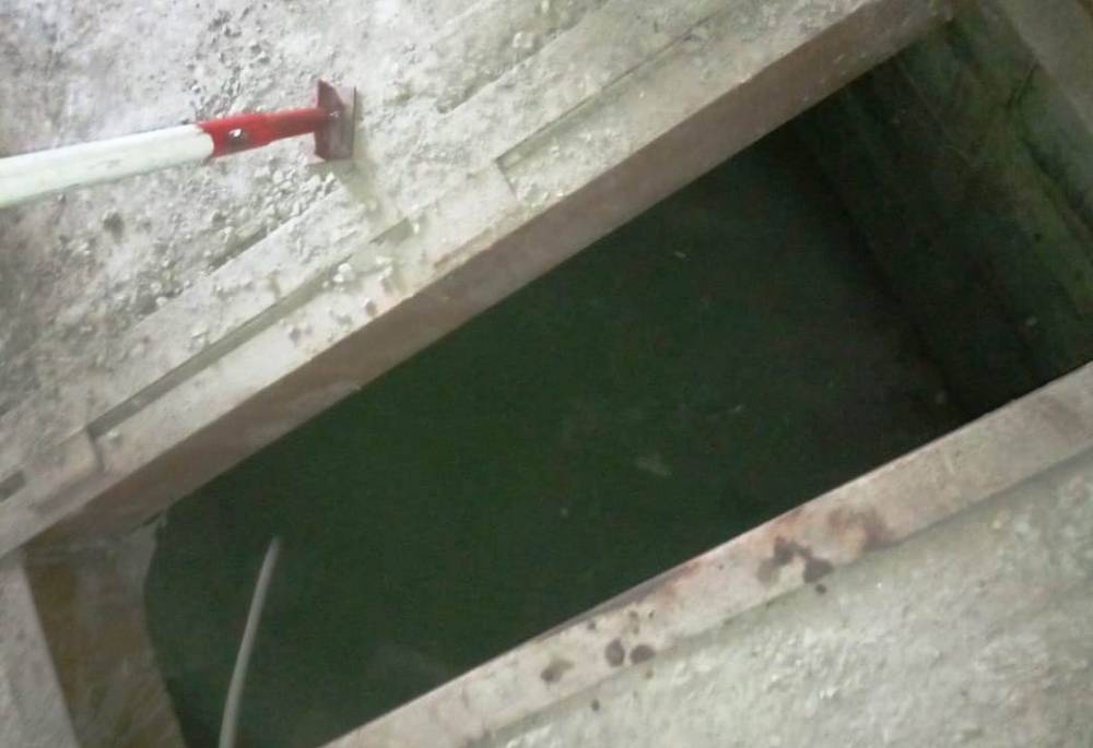 В Воронеже рабочий на стройке сорвался и упал в подвал