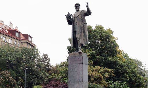 Вместо внимания – скандал. Как Чехии пришлось краснеть за снос памятника Коневу