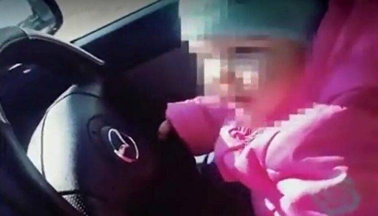 В Приморье оштрафовали посадивших за руль малолетнего ребенка родителей