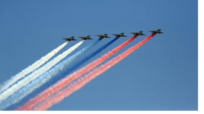 Над Петербургом проходит репетиция воздушного парада ко Дню Победы