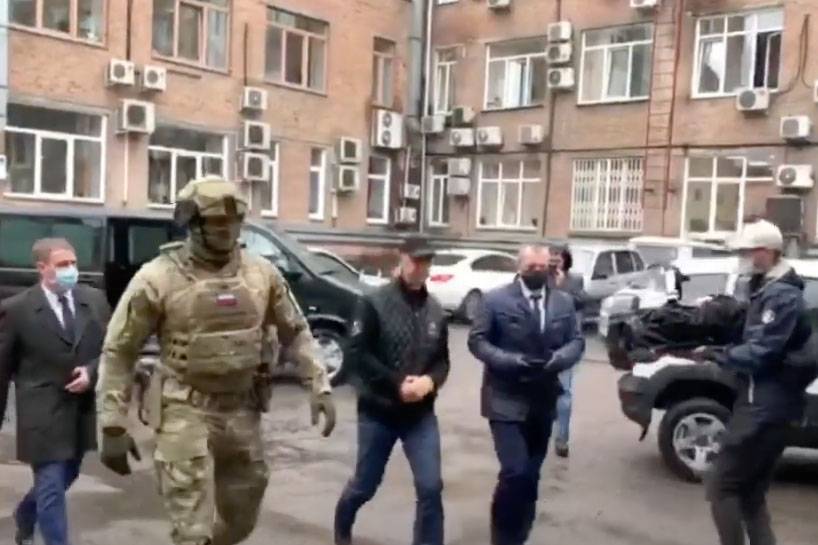 Появилось видео задержания подозреваемого в убийствах бизнесмена Быкова
