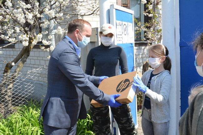 В Воронежской области 500 школьников получат компьютеры от депутатов благодаря акции #ПомогиУчитьсяДома