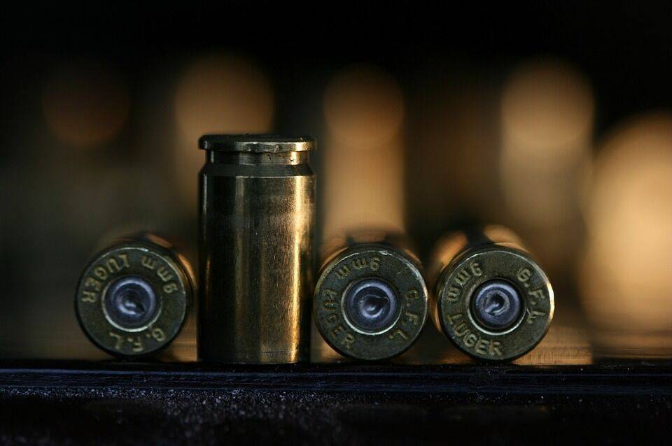 Стрелки из США выяснили, может ли силиконовая грудь спасти от пули