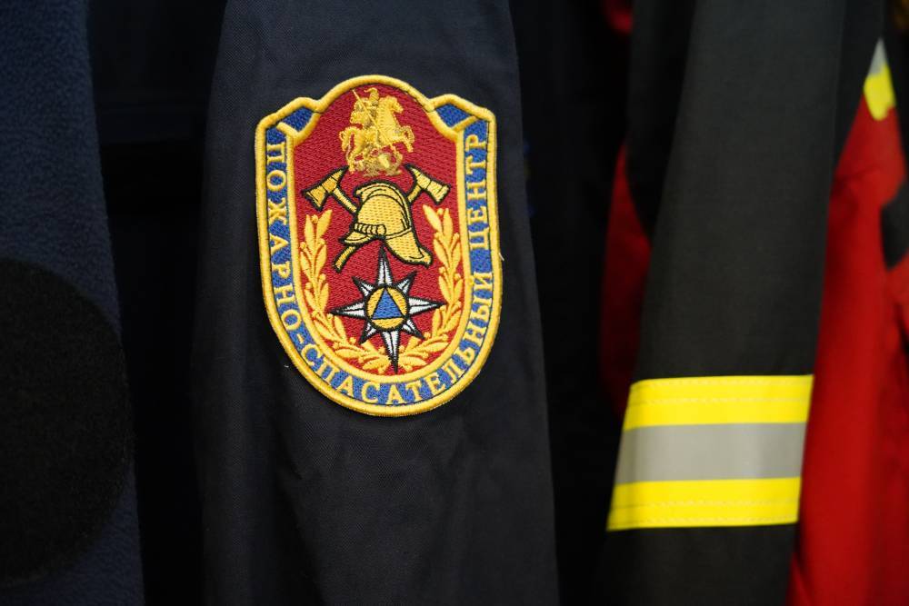 Двоих человек спасли с десятого этажа горящего дома на востоке Москвы
