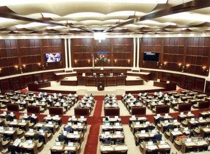 В парламенте Азербайджана уволены десятки сотрудников