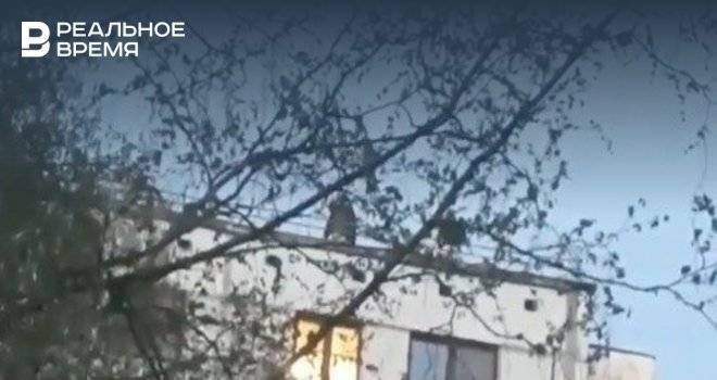 Соцсети: на крыше одного из домов Казани заметили танцующих подростков