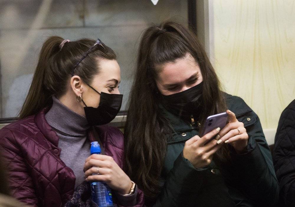 Москвичей оштрафуют на 4 тысячи рублей за нахождение в транспорте без маски
