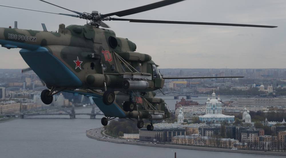Военная авиация над Петербургом: репортаж "ДП" из кабины вертолёта