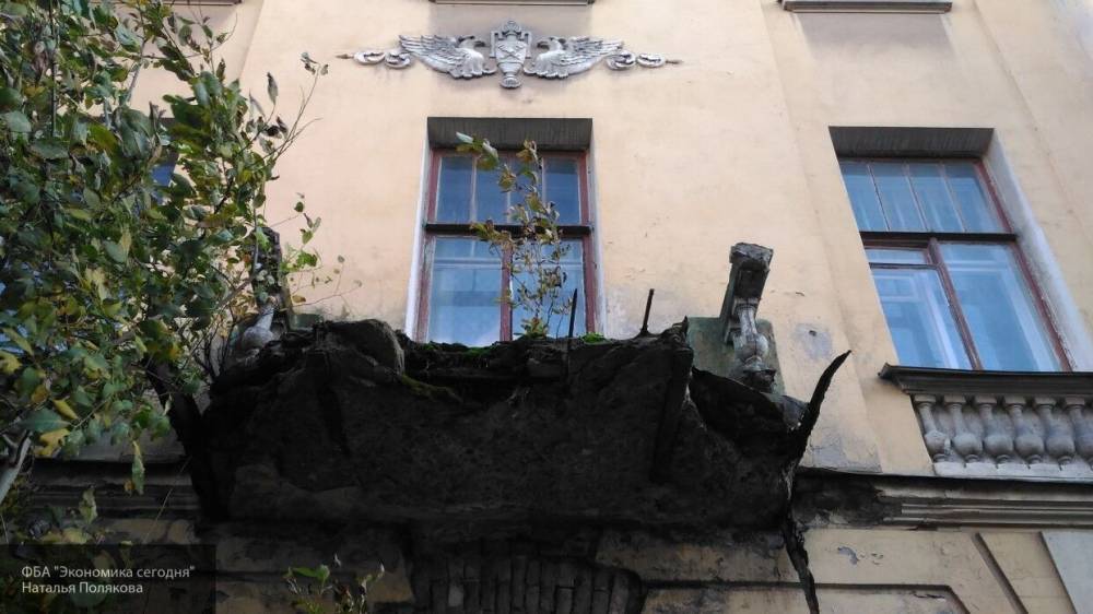 Жительница Воронежа пострадала во время обрушения балкона