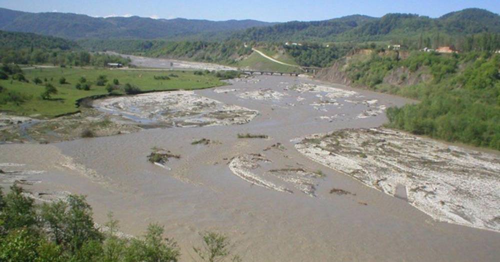 Уровень воды в реке Сунжа в Ингушетии достиг критической отметки
