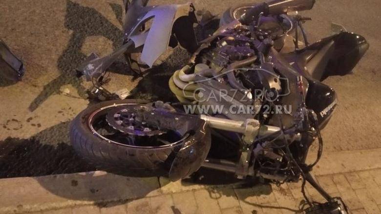 В Тюмени мотоциклист получил тяжелые травмы в аварии на улице Республики