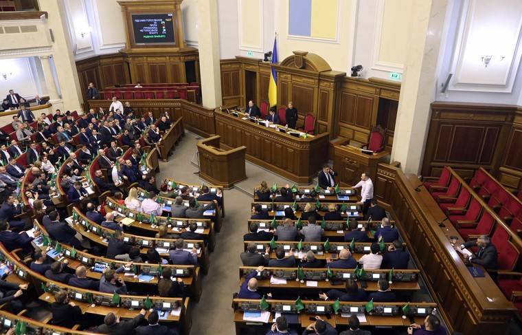Депутаты Верховной рады поругались из-за «хитросделанной» партии Зеленского