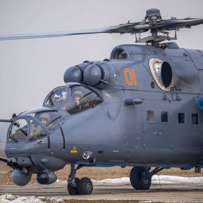 Вертолет Ми-35 совершил жесткую посадку на территории аэродрома в Крыму