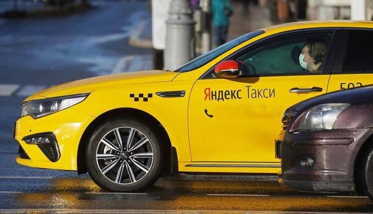 Пассажиров и водителей московских такси обяжут носить маски