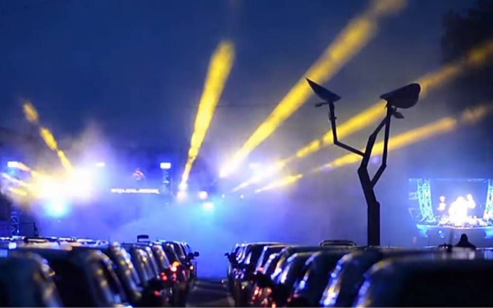 В Германии состоялась огромная дискотека на автомобилях