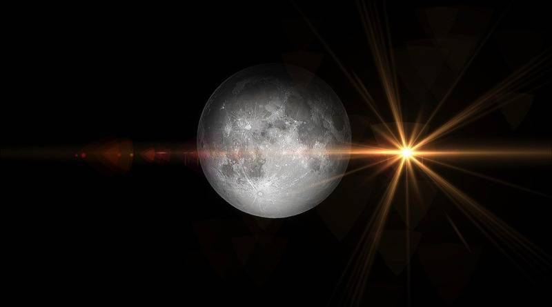 Сегодня на небе взойдет «цветочная луна» - последняя суперлуна 2020 года