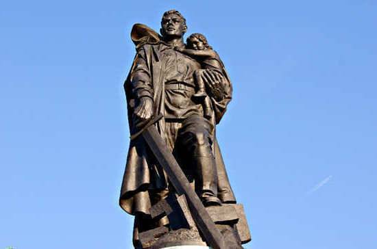 Когда в Германии установили памятник Воину-освободителю