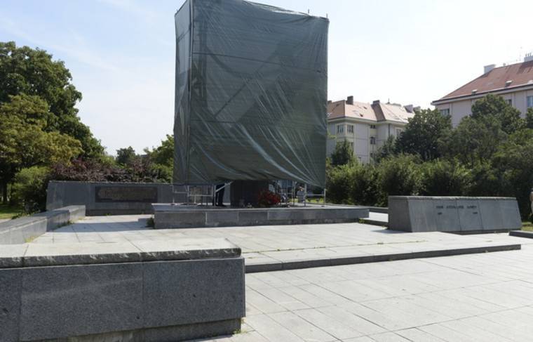 Генсек НАТО поддержал чешского старосту за снос памятника Коневу