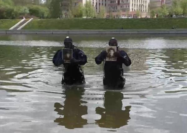 На дне: орловские водолазы устроили "Бессмертный полк" под водой
