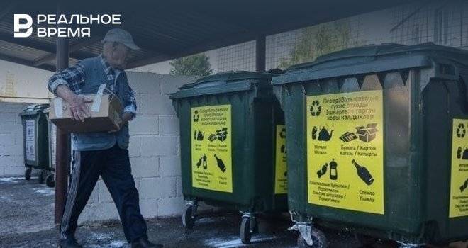 Жители казанских поселков пожаловались на заваленные мусором контейнерные площадки