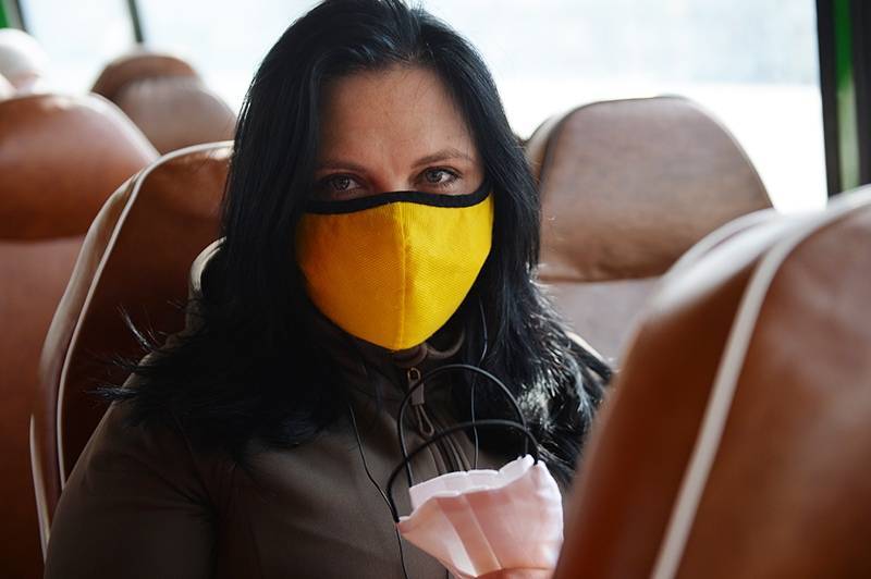 "Если вы сильно чихнули": специалист рассказал о правилах ношения маски весной