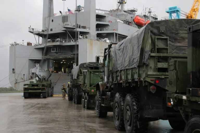 Новое вторжение: США отправили к берегам Венесуэлы десантный корабль с оружием и боеприпасами
