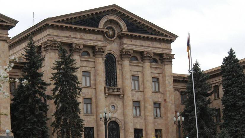 В парламенте Армении произошла потасовка