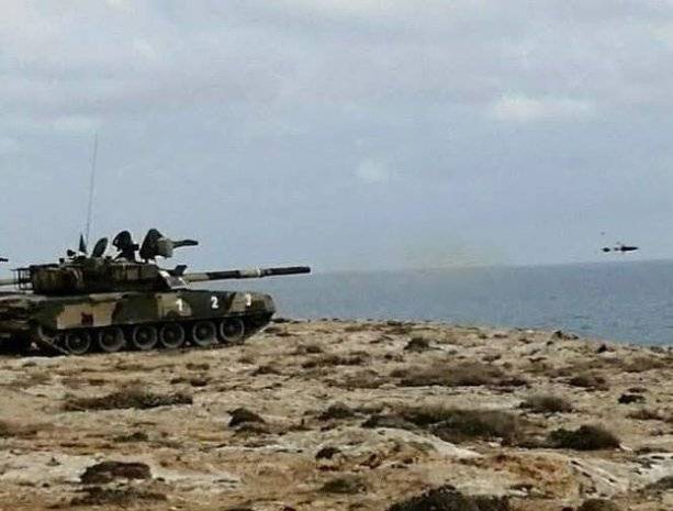 На Кипре танки Т-80 нанесли ракетные удары по морским целям