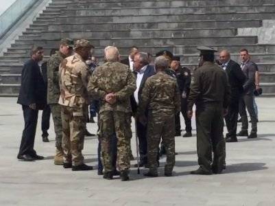 Министр обороны Армении посетил военный пантеон «Ераблур»