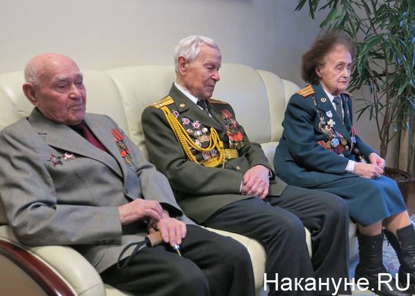 Московским ветеранам подарят планшеты, чтобы они могли посмотреть парад - Собянин