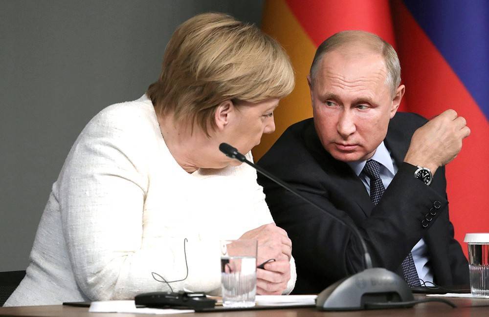 Путин и Меркель обсудили важность исторической памяти о войне