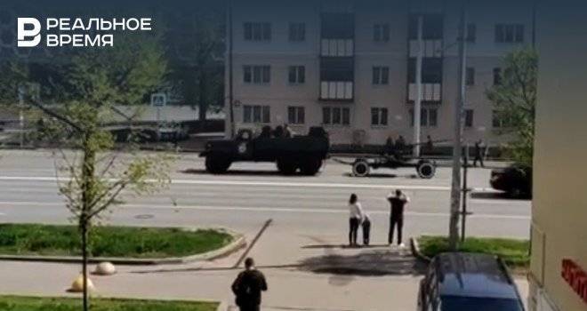 Казанцы публикуют видео проезда военной техники по улицам города